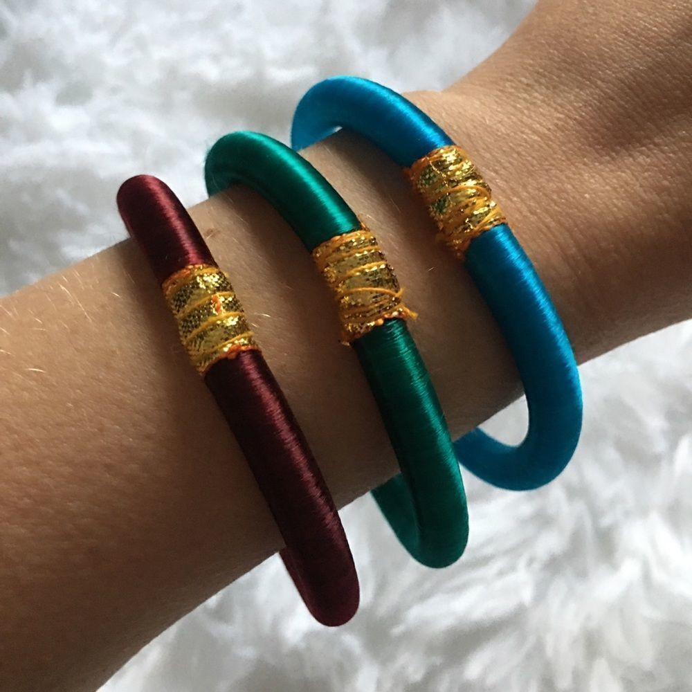 3 Gorgeous Colored Fabric Bracelets +‎ blue pouch
